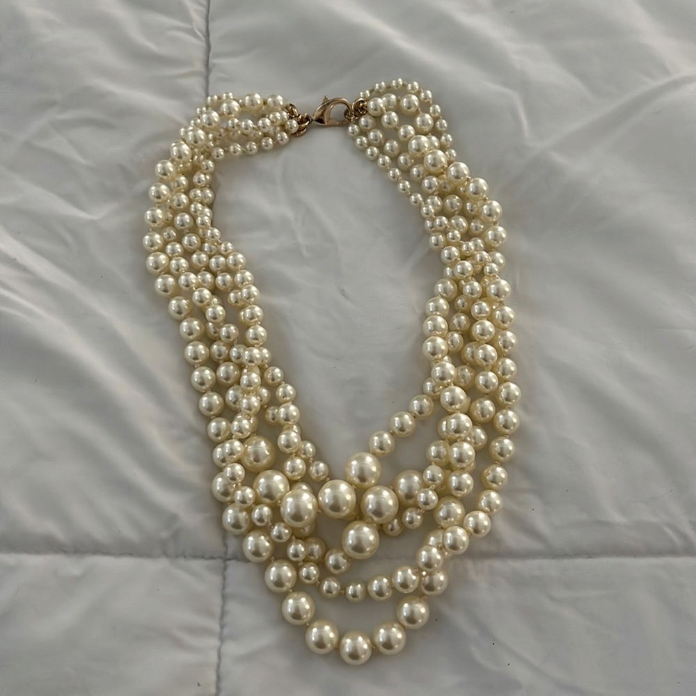 Gorgeous jcrew multi strand pearl necklace